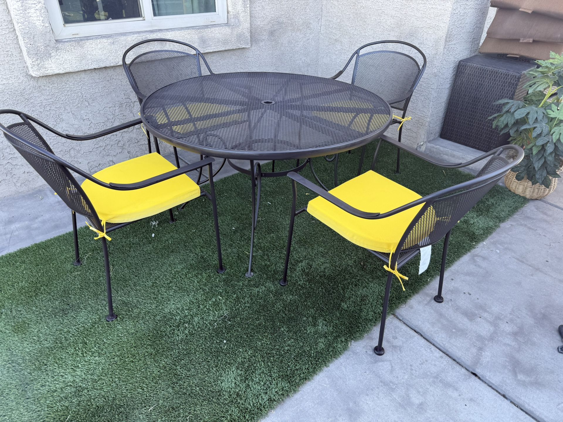 Patio Outdoor Furniture 4 Chairs With Cushions And Round Table All Metal