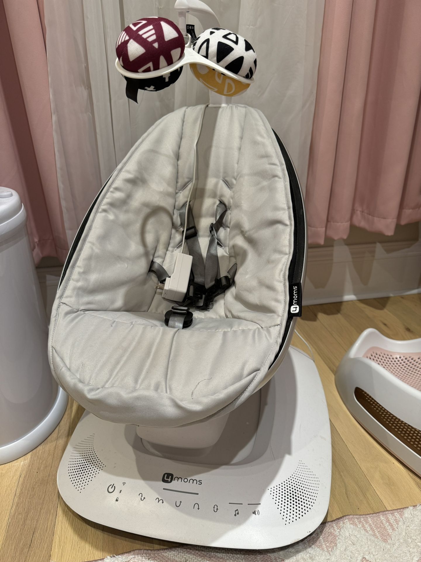 MamaRoo® Multi-Motion Baby Swing