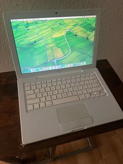 Apple White MacBook 13" (Mid 2009) - Intel Core 2 Duo / 3GB RAM - Working w/ Charger