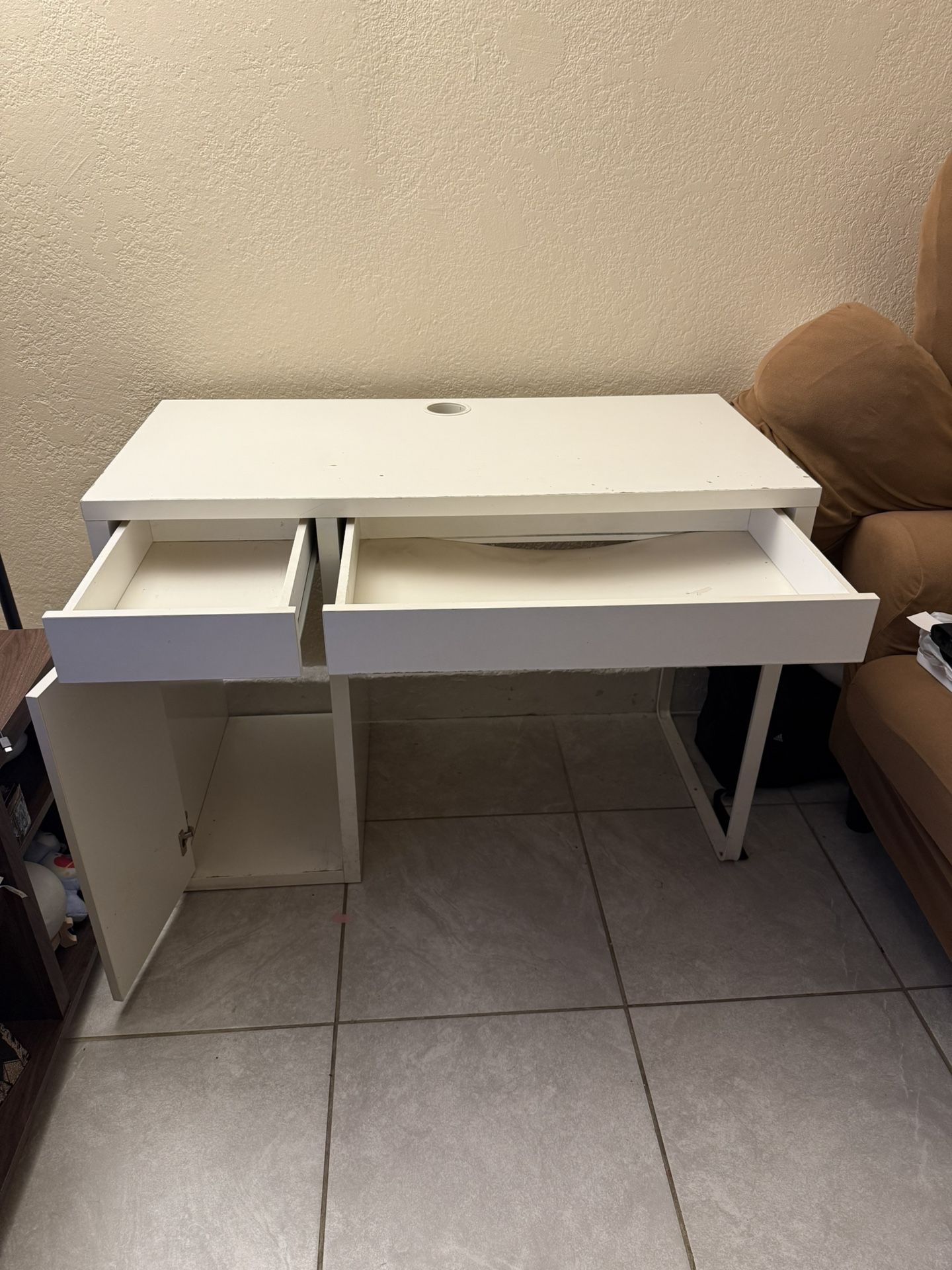 White Desk/Vanity