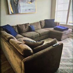 Sectional Grey Great Fairly New. Make me an off