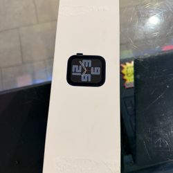 Apple Watch SE Series 2 44mm Midnight GPS Cellular Unlocked. Comes with Charger. 