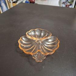 Vintage Jeannette Glass Depression Glass Doric Pink 3 Part Clover Shaped W/Thumb Handle & Starburst Center 7" X 6.25" 