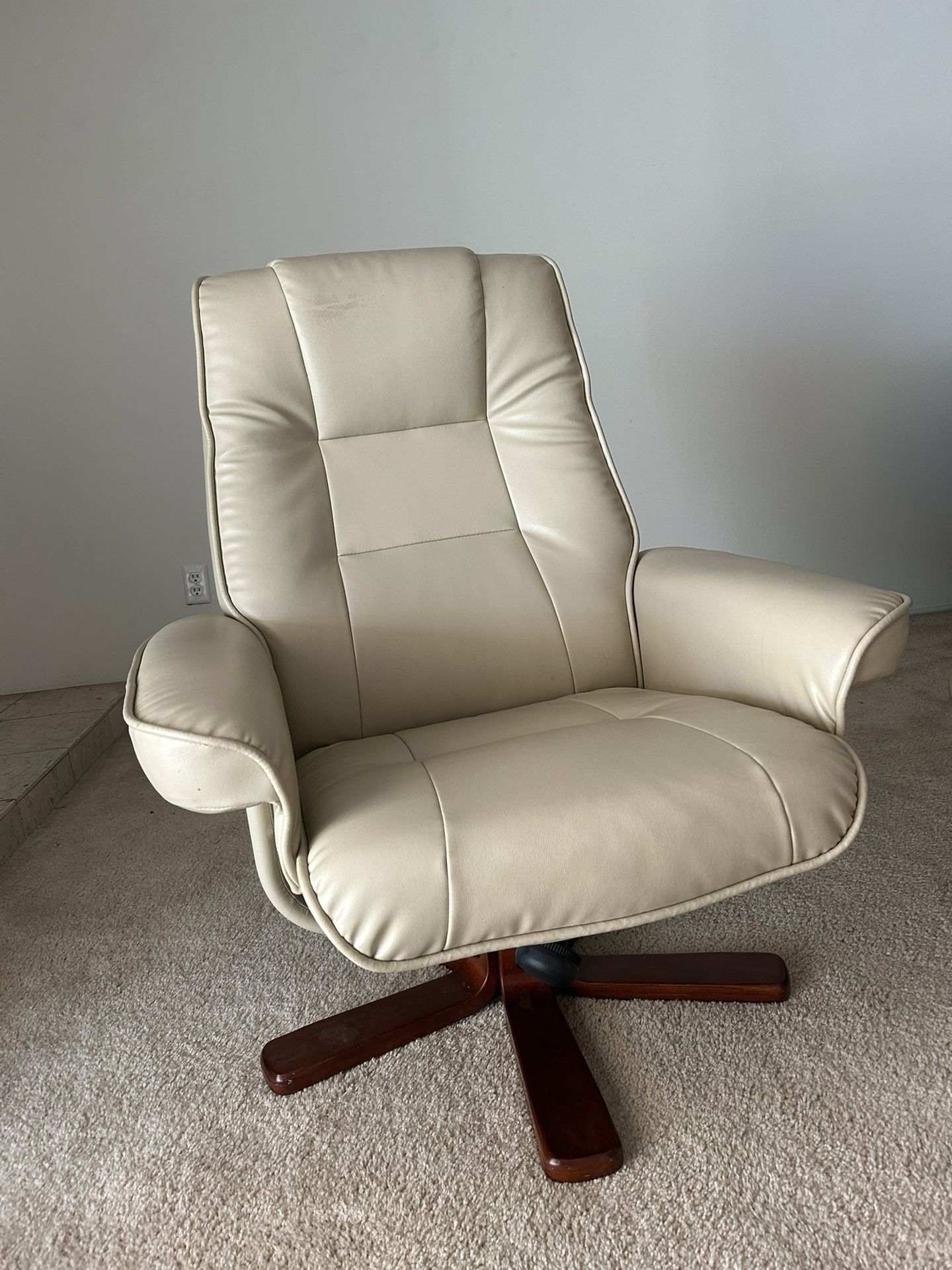 Recliner Chair With Foot Stool.. Excellent Condition 