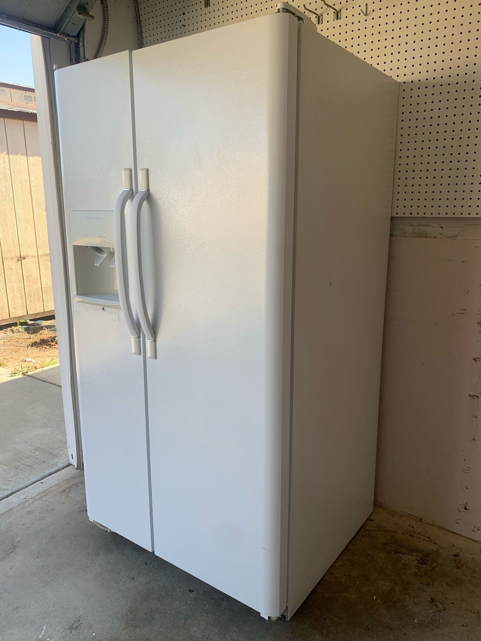 Frigidaire Refrigerator in Perfect Sanitized Condition 