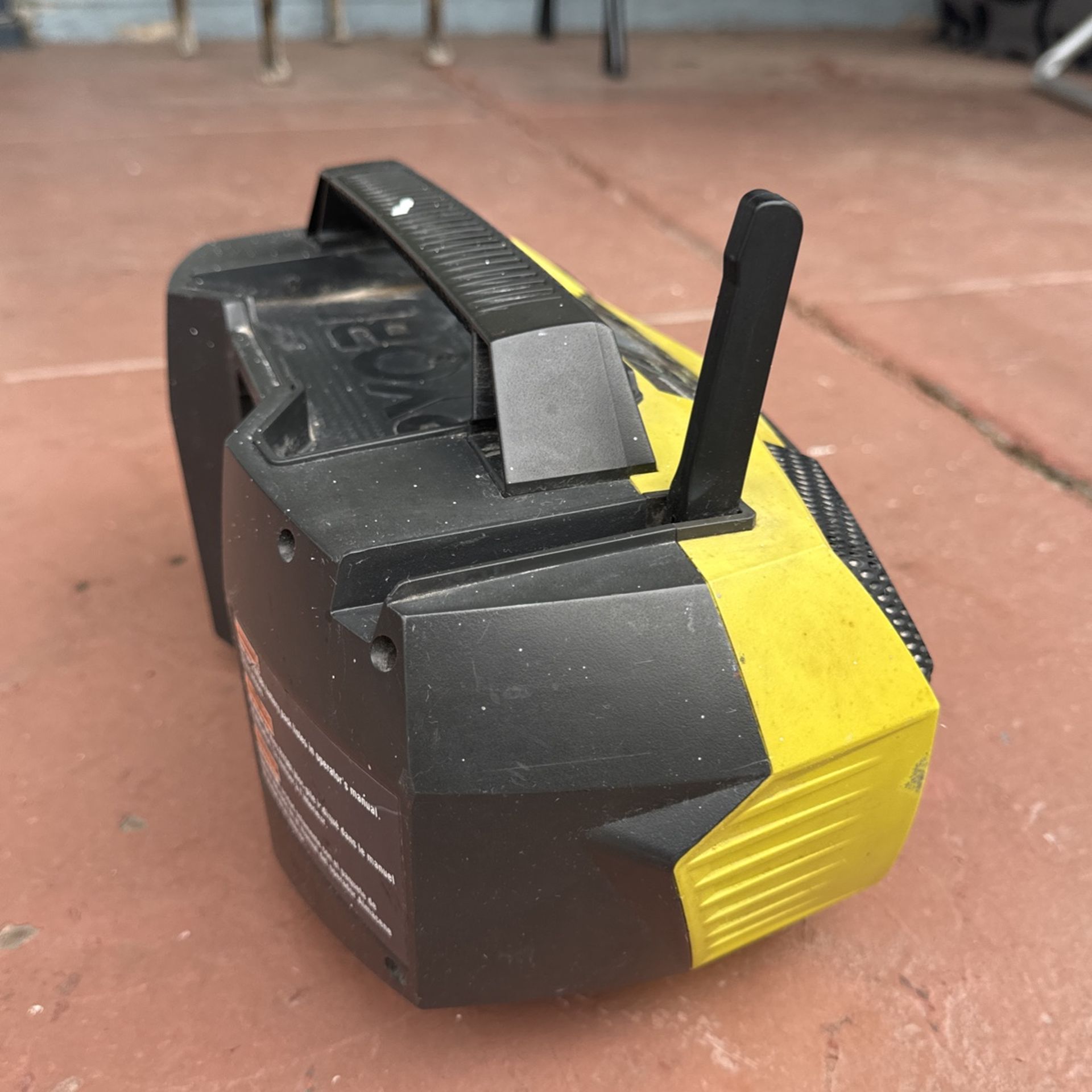 Ryobi One + Speaker.