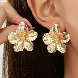 New Big Flower Earrings Gold tone Geometric Studs Exquisite Jewelry