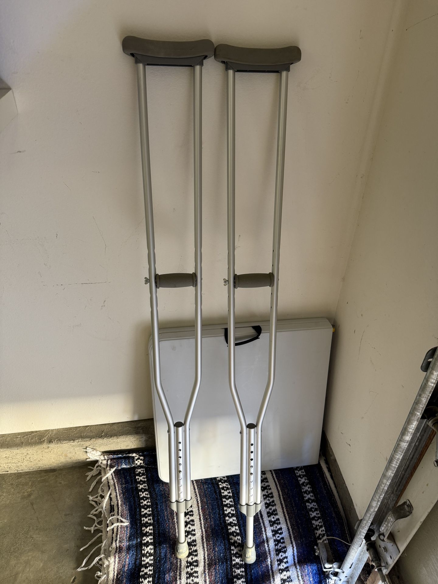 Crutches Large
