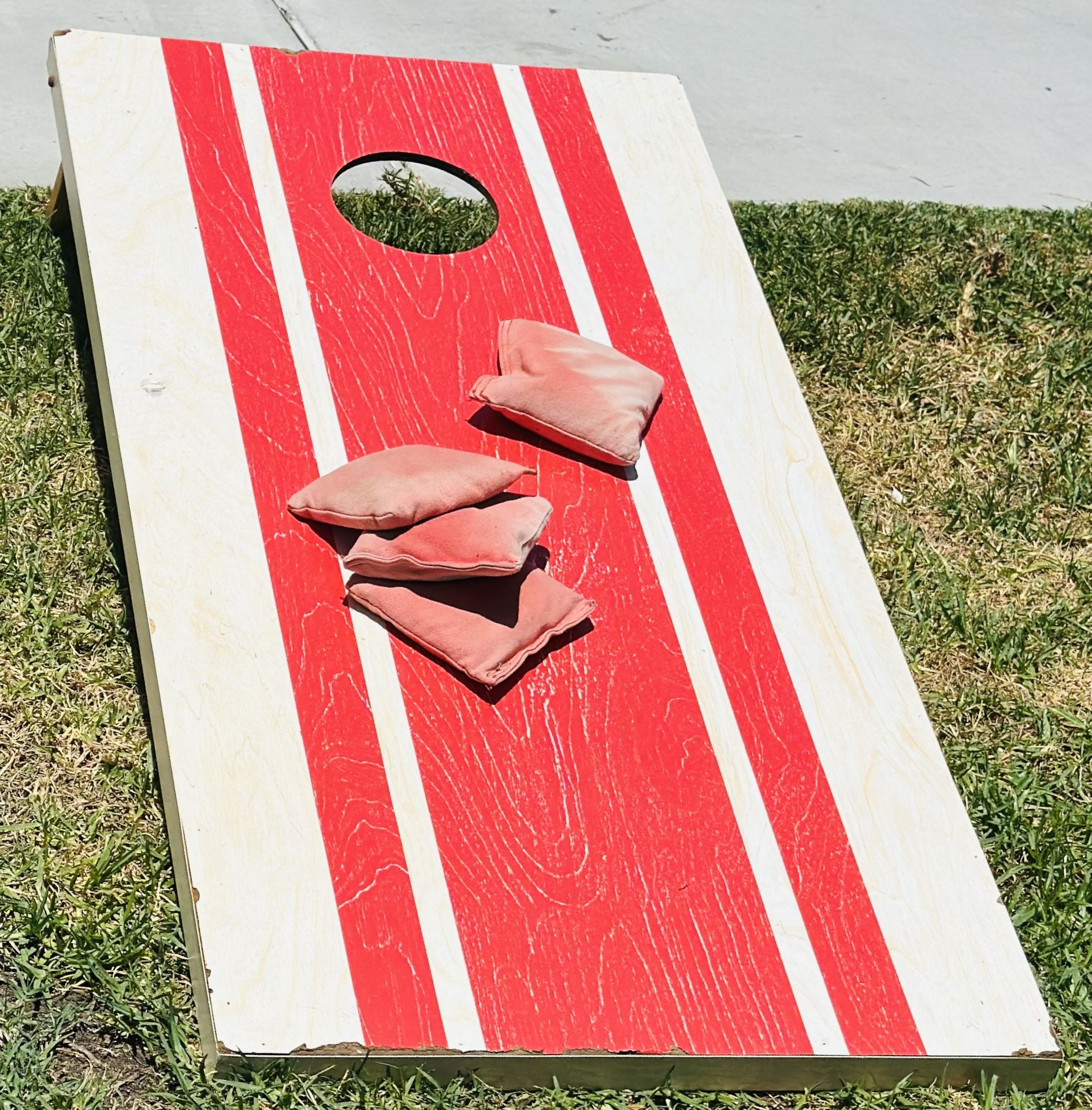 Cornhole Set With Four Blue And Four Red Bags