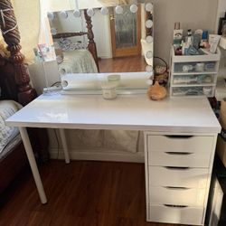 Vanity Desk With  Mirror