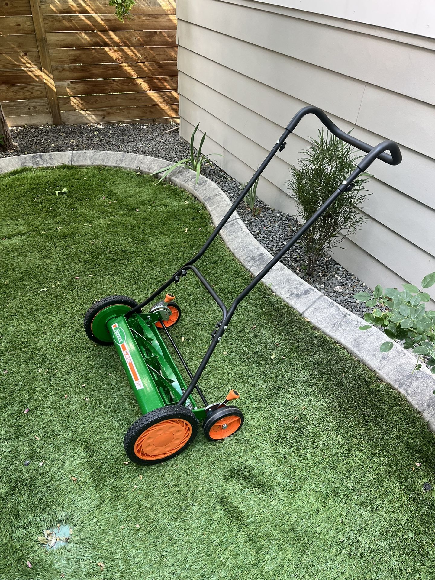 Scotts Classic 20in Manual Lawn Mower