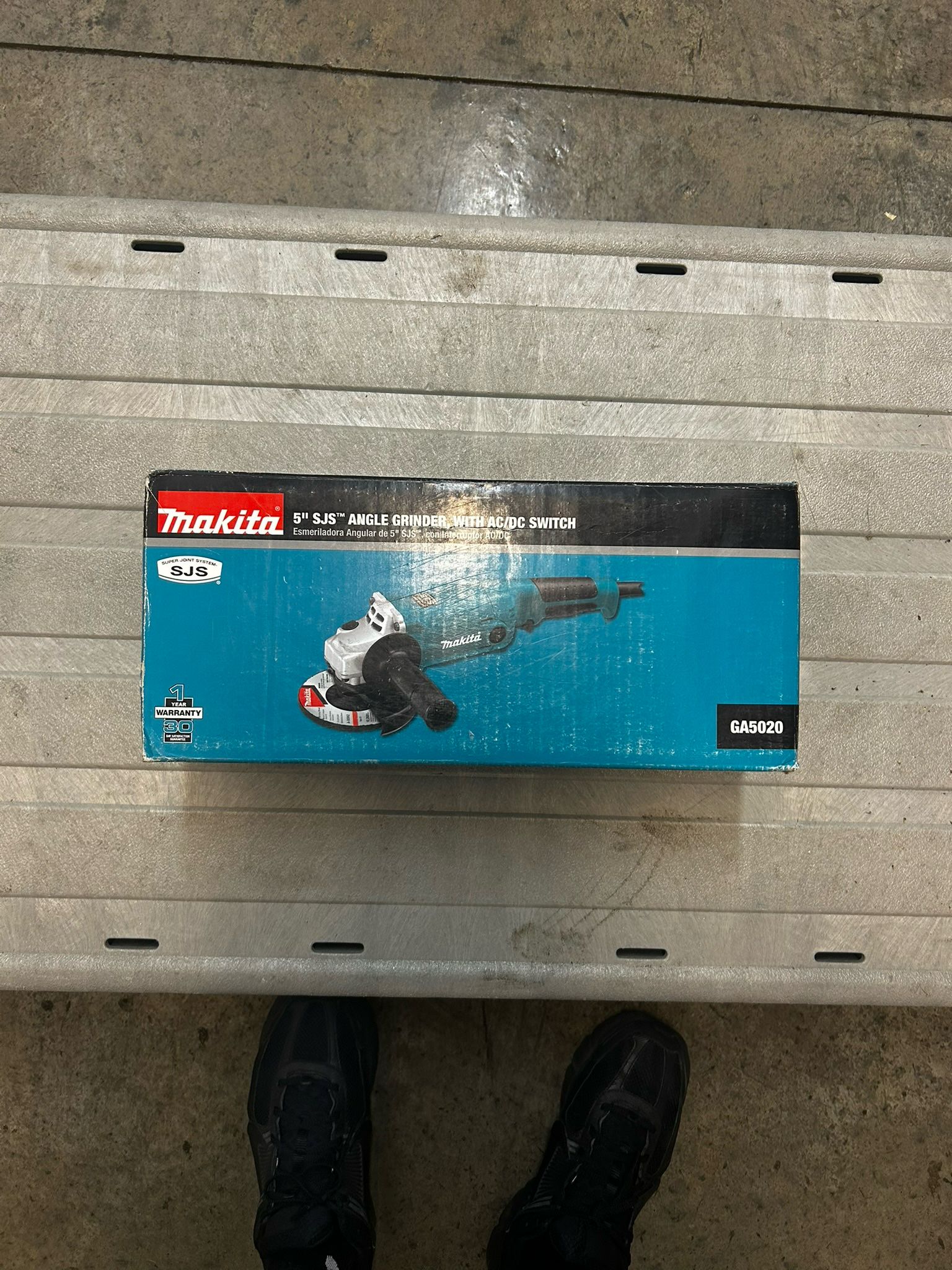 Makita 10.5 Amp 5 in. SJS Angle Grinder