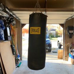 Everlast Heavy Bag With His And Her Trading Gloves