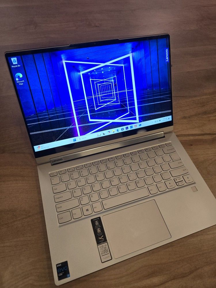 Lenovo Yoga 9 14" (2022) Touchscreen 2-in-1 - i7 / 16GB / 512GB 