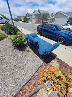 FREE footon bed/couch. 80× 32 inches.  Sides adjust to different sizes. Pick up for FREE!