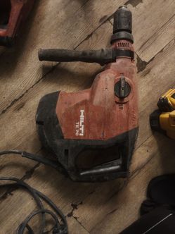 Hilti TE 70-ATC/AVR corded rotary hammer drill