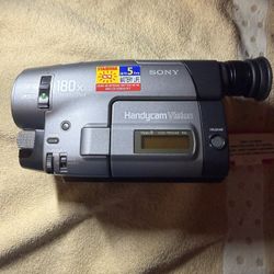 Sony HandyCam Vision ( CCD-TRV24E ) Video8 Camcorder 15 X Optical Zoom 180 Digital Zoom 2.5 LCD 