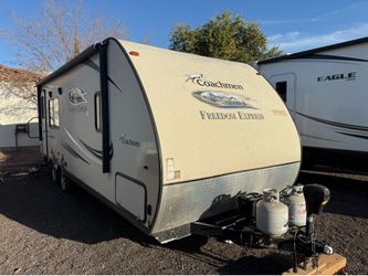2016 Freedom EXPRESS 24 foot trailer with slideout livable