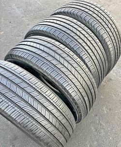 235/55r19 Michelin tires con 80% de Vida las 4