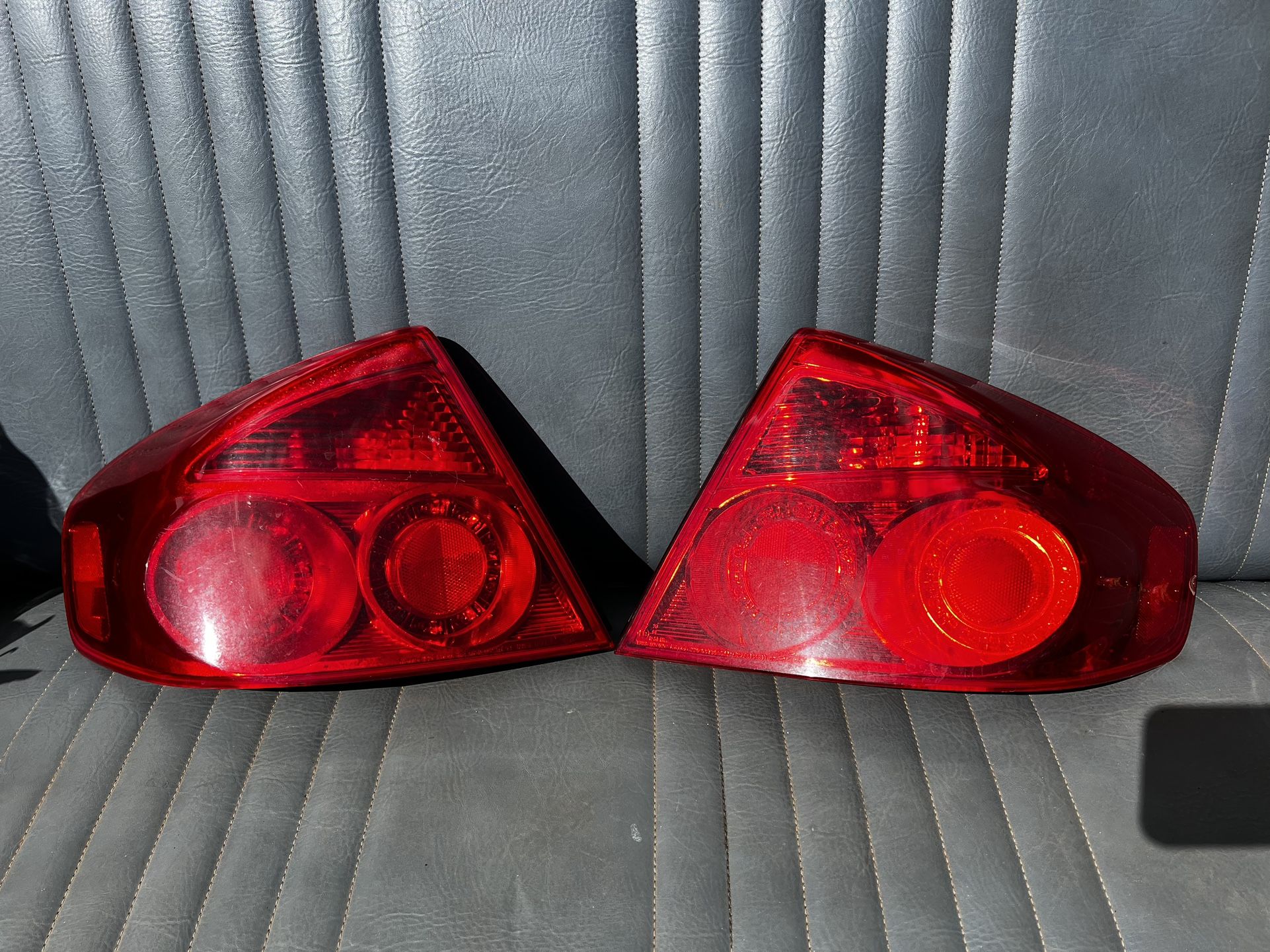 05 - 06 Infiniti G35 Sedan Tail Light