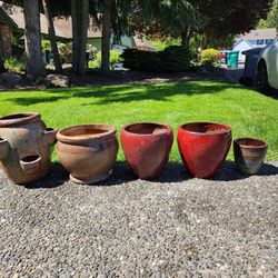 5 Ceramic And 4 Large Plastic Planter Pots