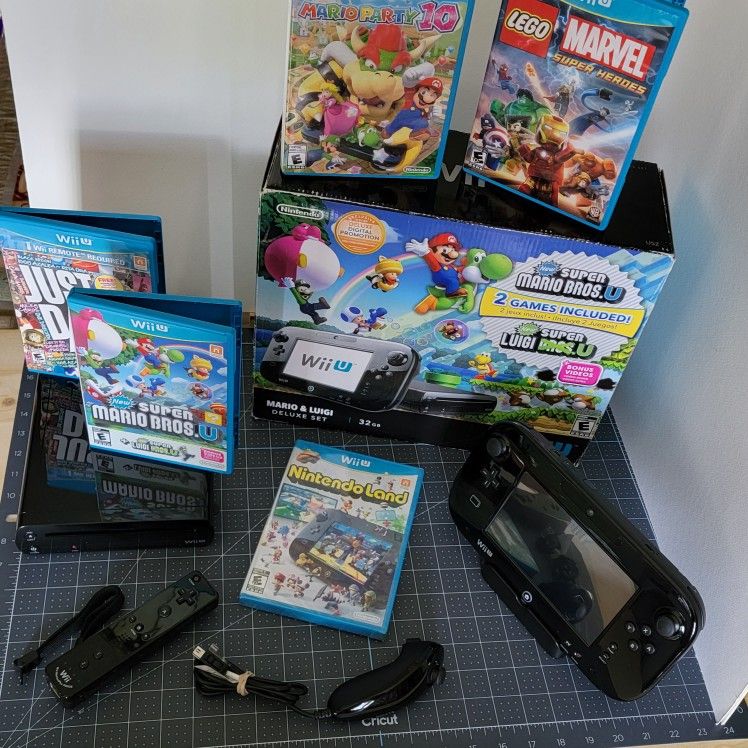 Wii U Bundle With 6 Games And Wiimote And Nunchuck 