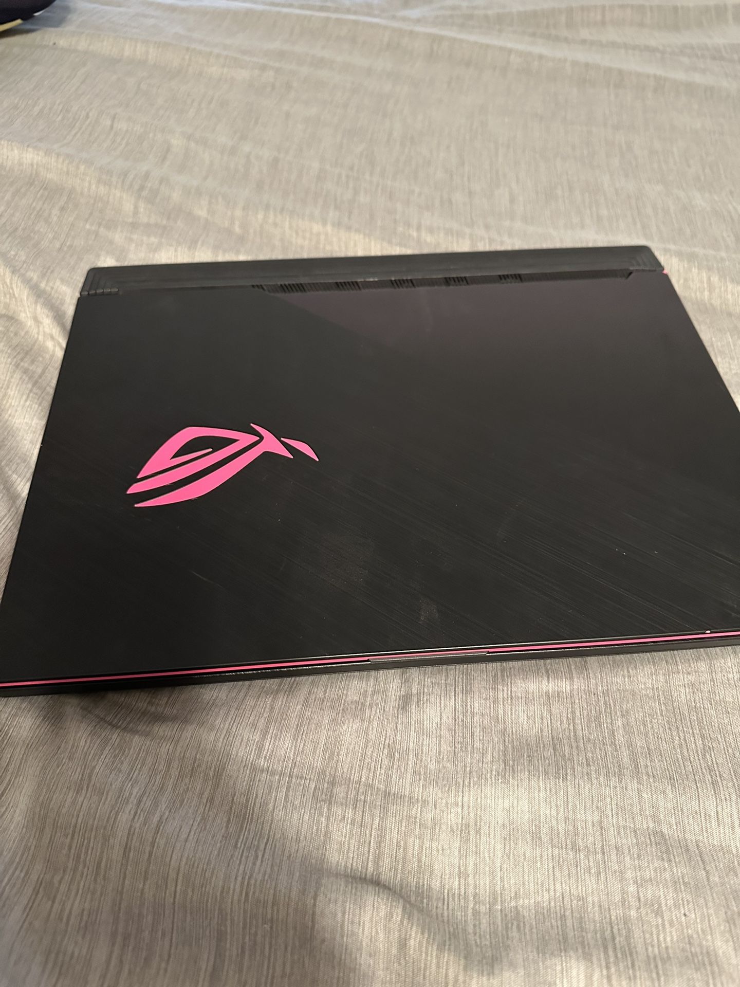 ASUS Gaming Laptop Pink And Black Model: G512LI