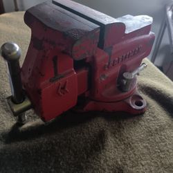 Craftsman Swivel Base Bench Vise 