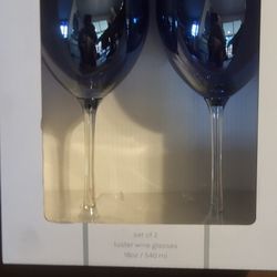 Modest Set Wine Glasses 