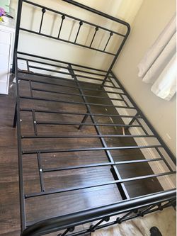 Full black metal bed