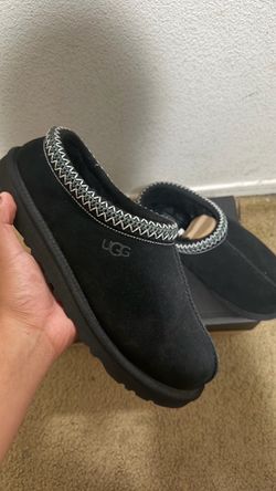 Black UGG SLIPPERS SIZE 10 men