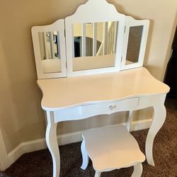Girls Vanity Desk