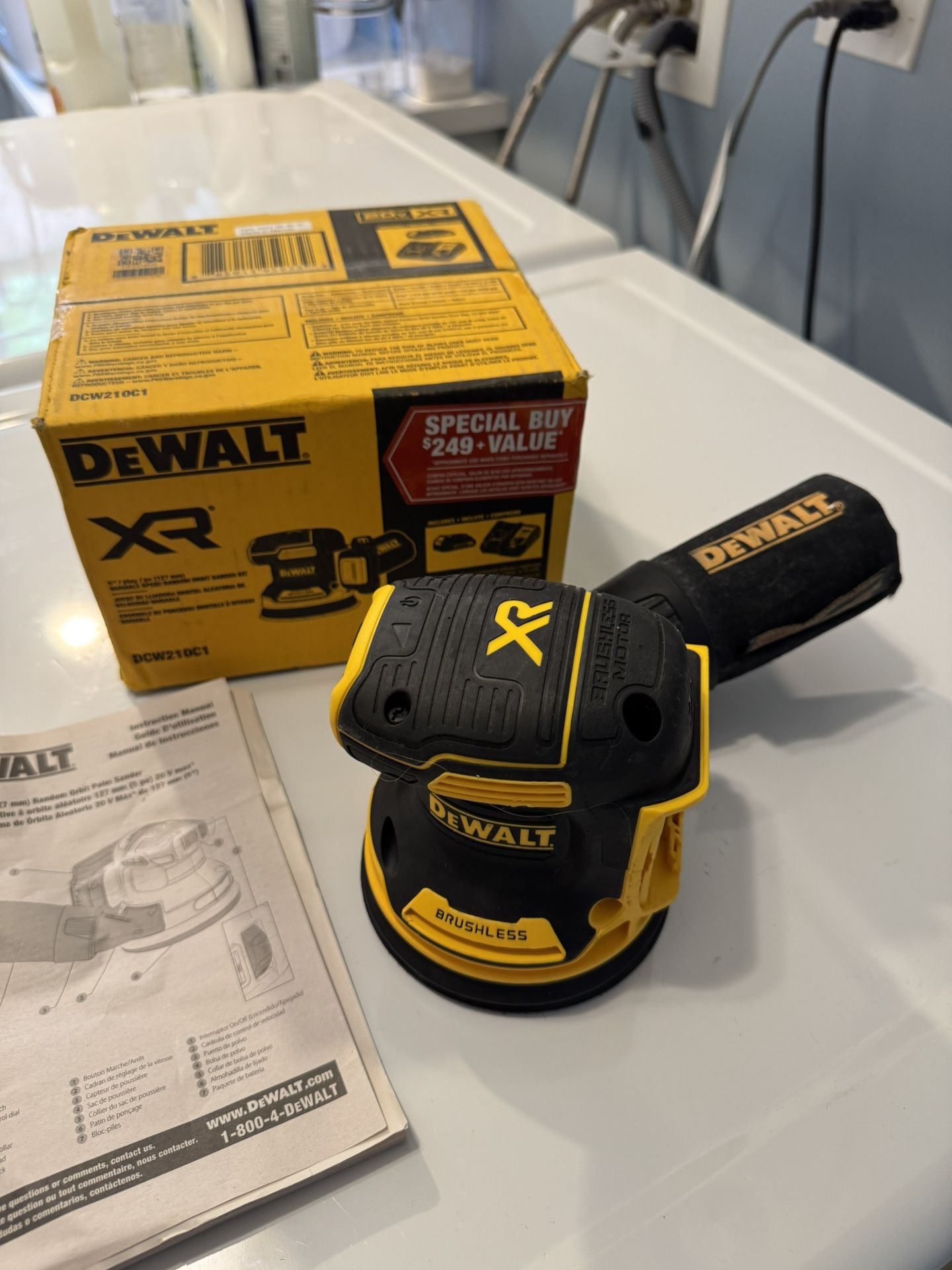 DEWALT XR Cordless Sander 20-Volt Brushless Variable Speed Random orbital with Dust Management NEW