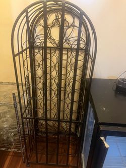 Metal wine rack