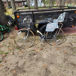 This is A 1981 Chicago Schwinn Continental 10 speed Road bike It needs new tires 27" Wheel Pick up only.