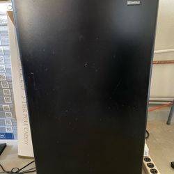 Kenmore Refrigerator 4.4 cu ft. – Working Great!