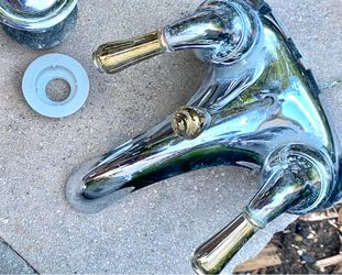Moen Bathroom Faucet, sink and shower chrome drains