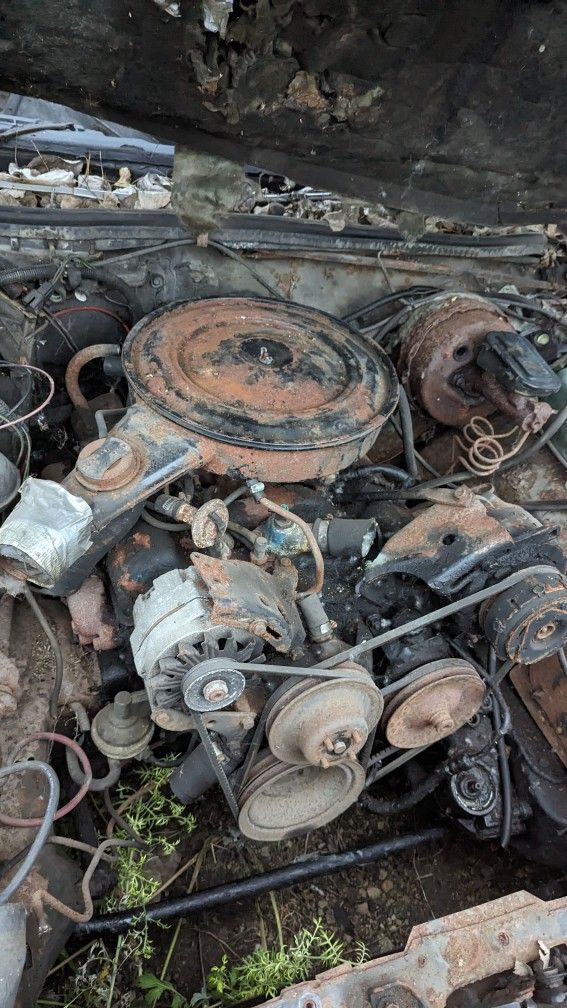 305 chevy engine - complete 