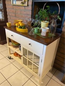SALE🎉Kitchen island from Target,excellent condition, delivery Available, cash only