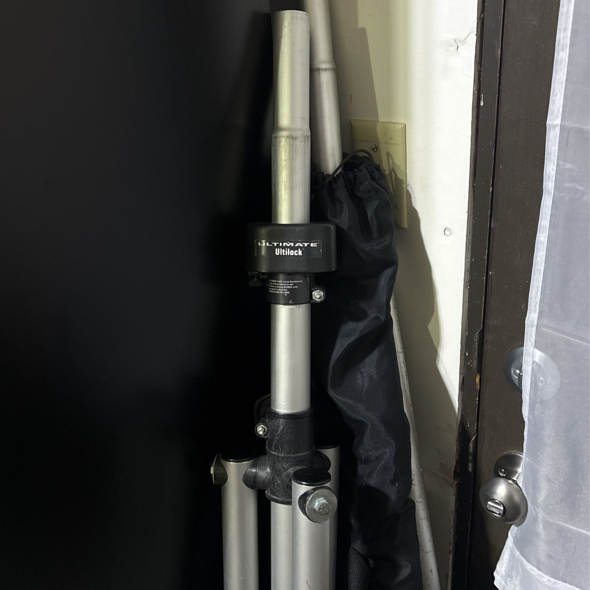 Pair Of Ultimate Speaker Stands With Bags And Crossbars