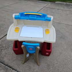 Step 2 Kids Play Desk With Chair