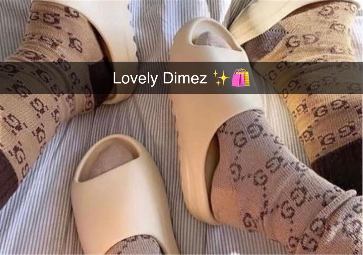 Yeezy Slides Available On Hand 🛍🛍🛍