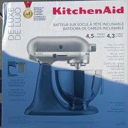 Kitchen Aid deluxe stand mixer