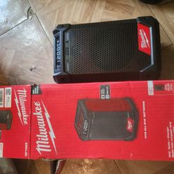 Milwaukee 2951-20 M12 12V Cordless Bluetooth Radio + Charger, 2.1A USB Output