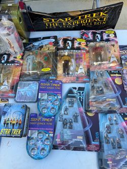 SUPER DEAL! 27 Star Trek Collectibles Games & Action Figures