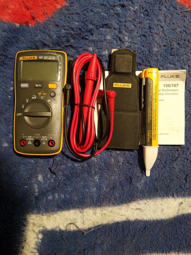 Fluke 107 600V Cat lll and A Fluke Tiic Tracer