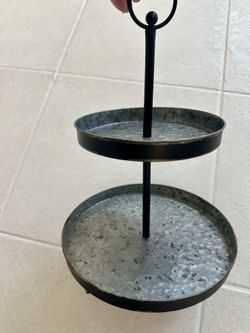 Metal tiered tray