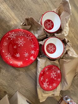 Ceramic Christmas dishes