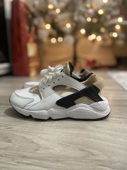 Nike Air Huarache Sanddrift Black - Women's Shoes Size 7 DH4439-108 for Sale in The Bronx, NY OfferUp
