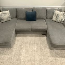 Ashley Sectional (Rug included) 